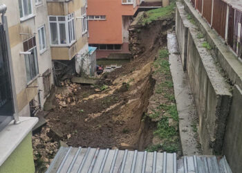 Edirne'de sağanak yağış; istinat duvarı yıkıldı