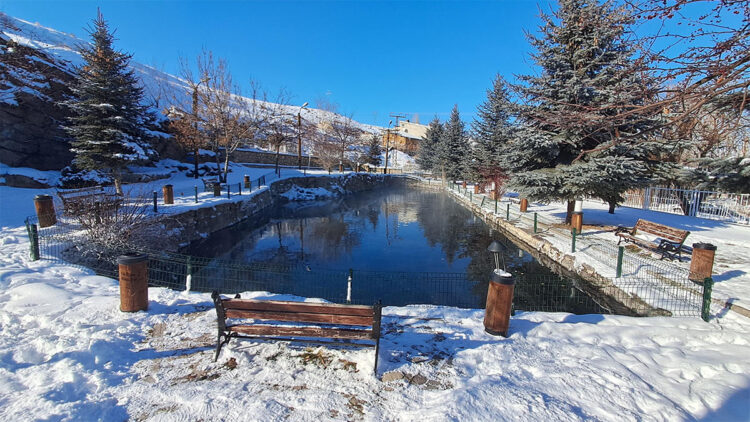 Dondurucu soğuklara rağmen Balıklıgöl donmadı