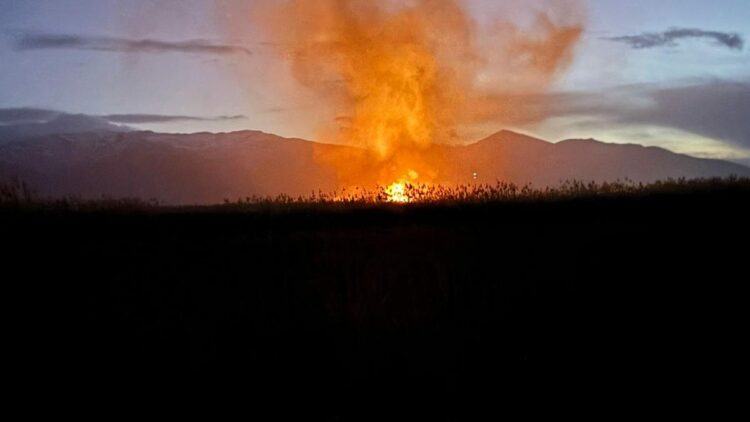 Eber Gölü'ndeki kamış yangınları söndürüldü