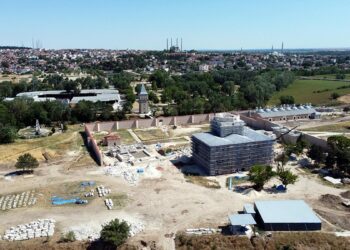 Edirne Sarayı kazılarında askerlere ait toplu mezarlar bulundu