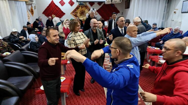 Edirne'de huzurevi sakinleri sıra gecesinde moral buldu