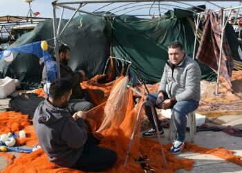 Egeli balıkçılar, hava koşullarının normale dönmesini bekliyor