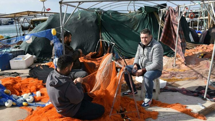 Egeli balıkçılar, hava koşullarının normale dönmesini bekliyor