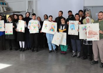Engelli gençler resim atölyesinde buluştu