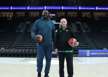 Erdoğan, eski NBA oyuncusu Shaquille O'Neal ile basketbol oynadı
