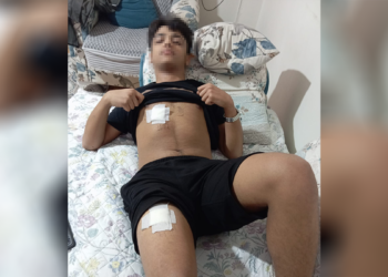 Eski sevgilisiyle mesajlaşan 15 yaşındaki çocuğu dövüp, bıçakladı