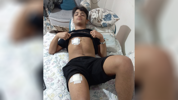 Eski sevgilisiyle mesajlaşan 15 yaşındaki çocuğu dövüp, bıçakladı