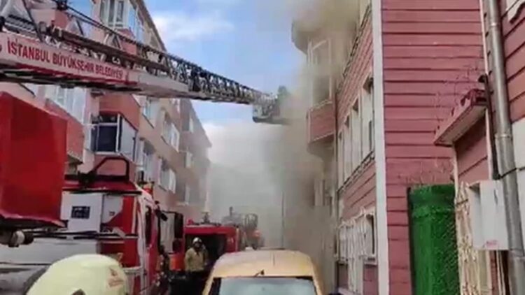 Fatih'te dergahta yangın