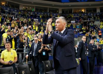 Fenerbahçe Beko, Valencia Basket'i 82-79 skorla mağlup etti