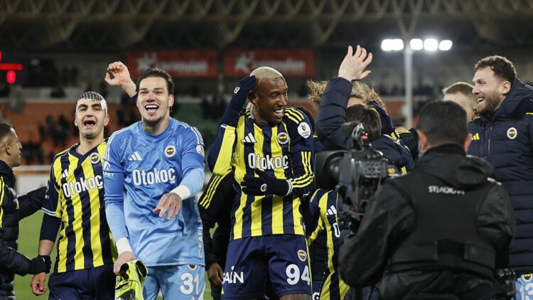 Fenerbahçe, Galatasaray ile puan farkını 1’e düşürdü