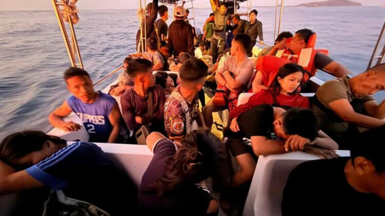 Filipinler'de feribot battı: 15 ölü