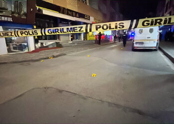 Gebze'de restorana araçtan silahlı saldırı: 2 yaralı