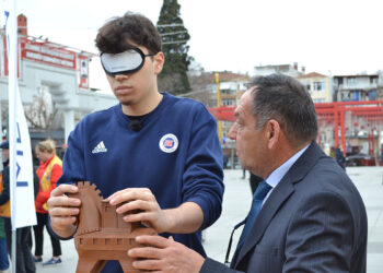 Görme engellilerin yaşadığı zorluklara dikkat çekmek için ‘Empati Parkuru' kuruldu