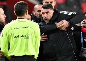 Gaziantep FK Teknik Direktörü Burak Yılmaz'a 3 maç ceza