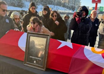 Gökmen Özdenak için Galatasaray Stadı’nda tören düzenlendi