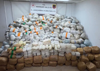 Hakkari'de 860 kilo uyuşturucu madde ele geçirildi