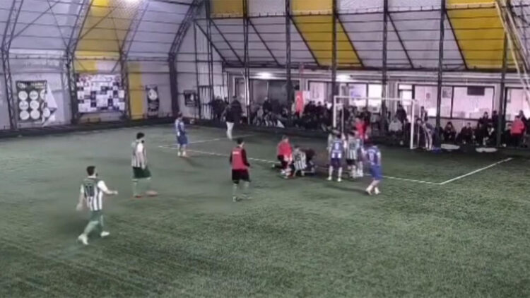 Dili boğazına kaçan futbolcuyu maçın hakemi kurtardı