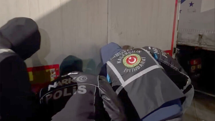 Hamzabeyli’de 220,7 kilo kokain ve 69 kilo skunk ele geçirildi