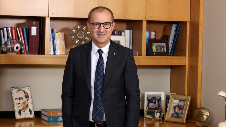 İş Bankası, İş Black'i hayata geçirdi