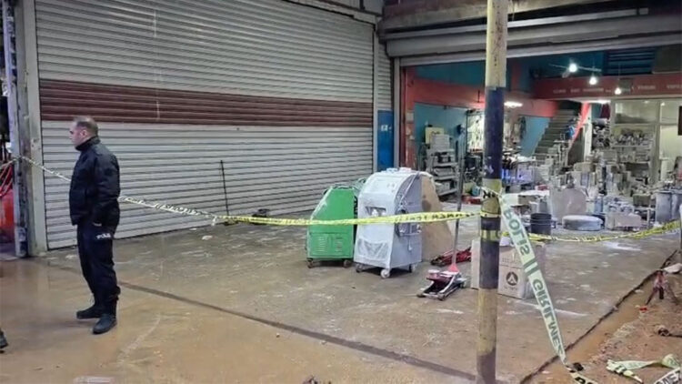 Yanıcı madde atılan sobada patlama oldu: 1’i ağır, 4 yaralı