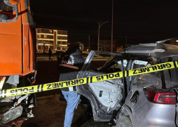Işık ihlali yapan TIR, otomobile çarptı; 1 ölü, 5 yaralı