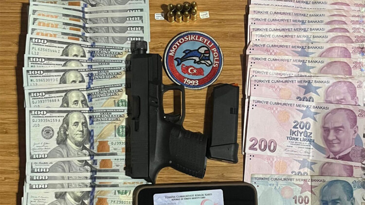 Beyoğlu'nda 26 yıl kesinleşmiş cezası olan mahkum denetimde yakalandı