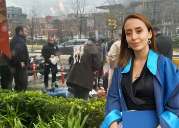 Beyoğlu’nda Şehir Plancısı kadın fırtınada devrilen tabelanın altında kaldı