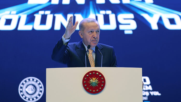 Milletimizin yol mahrumiyeti çektiği o kötü günleri tarihin tozlu raflarında bıraktık