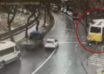 Esenler'de İETT otobüsünün otoparka daldığı kaza kamerada