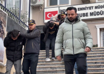 Esenyurt'ta telefonda kendilerini polis olarak tanıtarak dolandırdılar