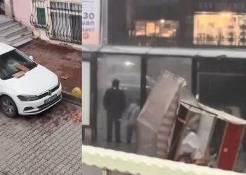 Fatih'te fırtınada inşaat iskelesi çöktü