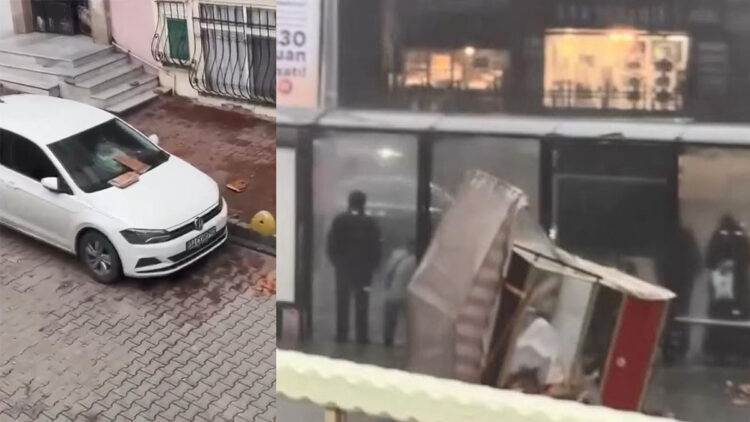 Fatih'te fırtınada inşaat iskelesi çöktü