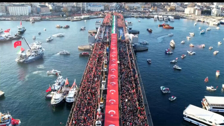 Filistin'e destek yürüyüşüne yaklaşık 520 bin kişi katıldı