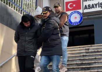 Kadıköy'de park halindeki motosikleti çalan 2 şüpheli tutuklandı