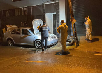 Kağıthane'de ısınmak için girdiği otomobilde çıkan yangında hayatını kaybetti