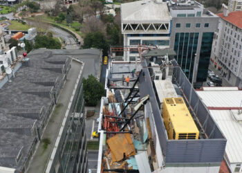 Şişli'de mühürlenen oteldeki kaçak yapılar yıkıldı