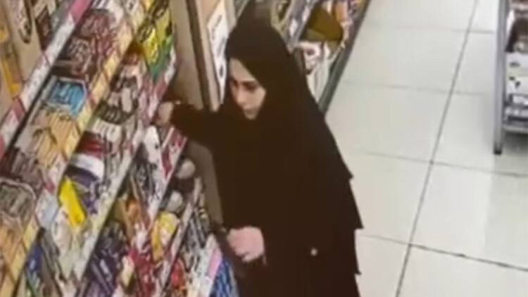 Markete gelen kadın, çalışanın cep telefonunu çaldı