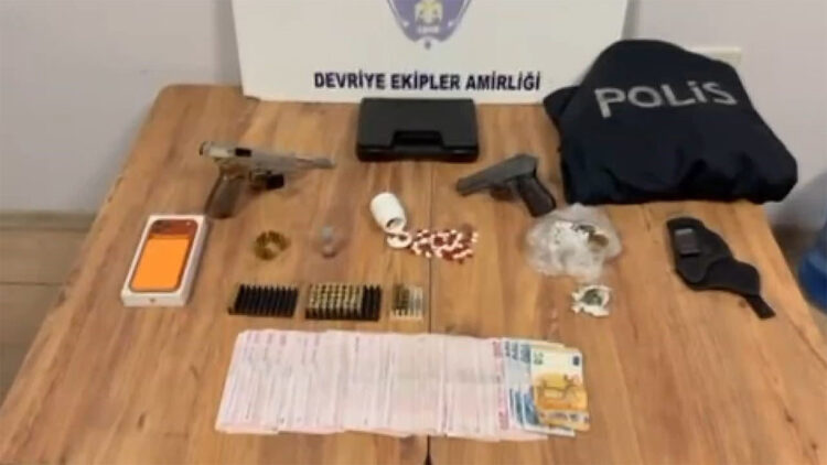 Sultangazi'de uyuşturucu operasyonu; 4 gözaltı