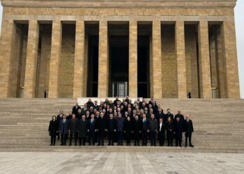İYİ Parti'den, Anıtkabir'e ziyaret