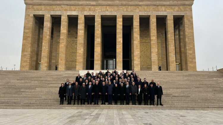 İYİ Parti'den, Anıtkabir'e ziyaret