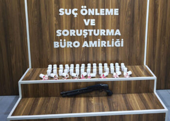 İzmir'de 2 bin 550 adet sentetik ecza hap ele geçirildi; 1 gözaltı