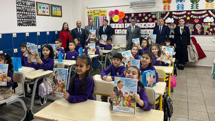 İzmir'de 721 bin 862 öğrenci karne aldı