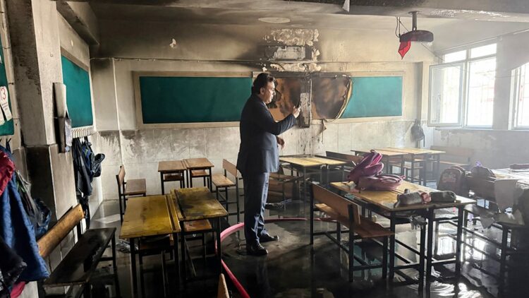 İlkokulda sınıfta yangın çıktı, eğitime 2 gün ara verildi