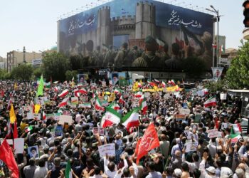 İran'da can kaybı 4 bin 902'ye yükseldi