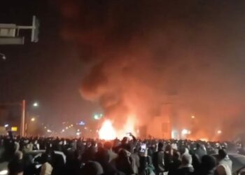 İran'da protestolar sürüyor, internet erişimi tamamen kesildi