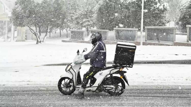 İstanbul'da ağır taşıtların ve kuryelerin trafiğe çıkışı yasaklandı