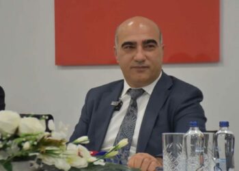 İzmir'de poliklinik hizmetlerinin yüzde 87'si kamu hastanelerinde