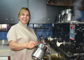 İzmirli esnaf Jale Büyükdemir, kahvecilerin ilk kadın başkanı oldu