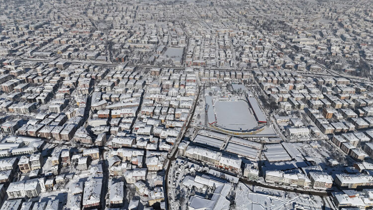 Bolu'da kar yağışı yerini dondurucu soğuğa bıraktı