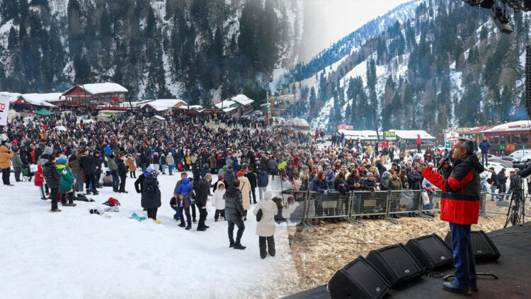 Uzungöl ve Ayder Yaylası ziyaretçi akınına uğradı